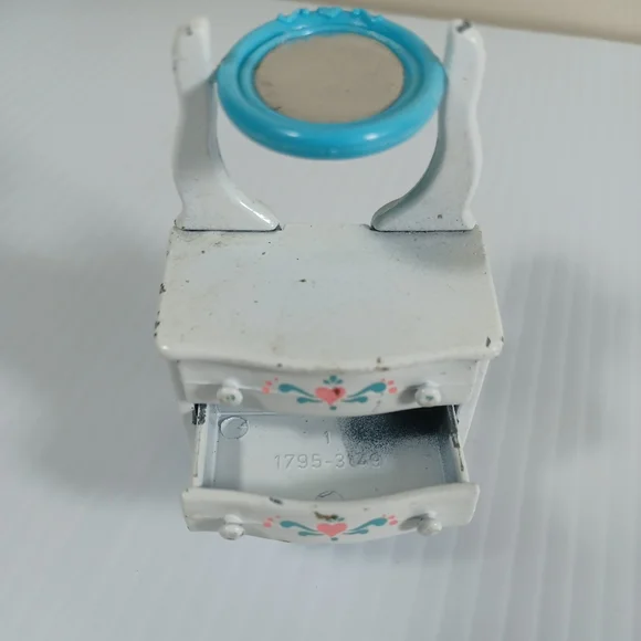 Vintage 1980 Dresser w/Mirror  high Mattel Doll House Furniture Hong Kong 3in - Picture 4 of 10